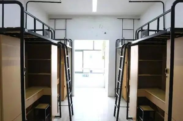 4人间宿舍