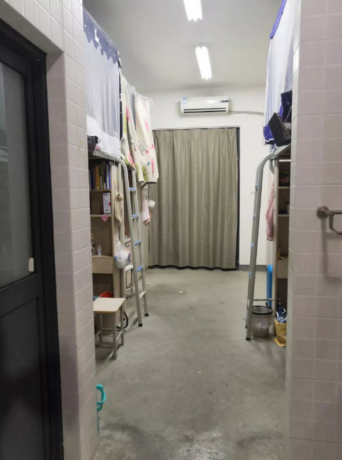 宿舍内部图