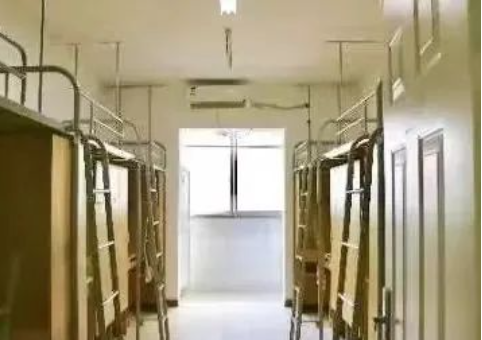 4人间宿舍