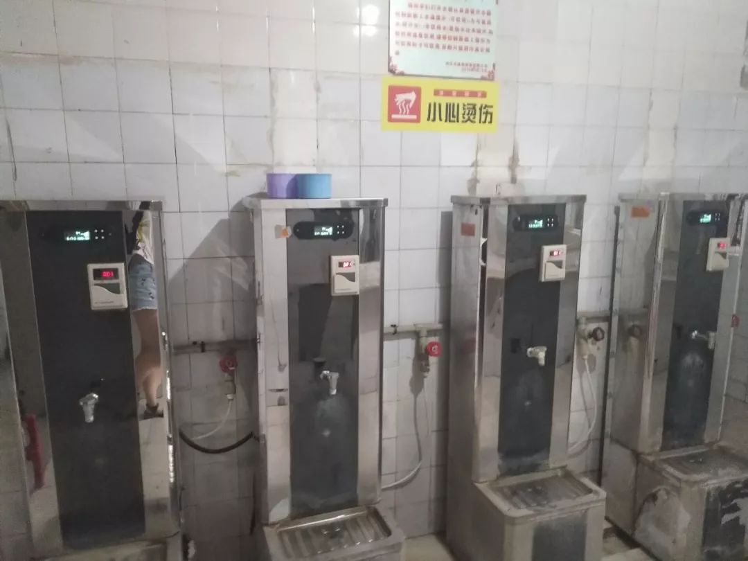 北苑宿舍的热水和洗衣间