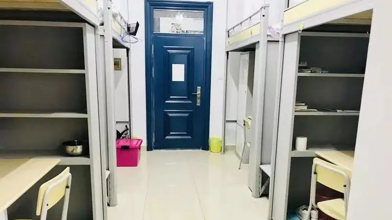 荆州校区六人宿舍