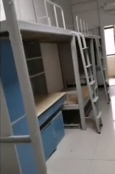 八人间宿舍