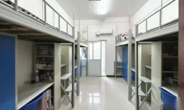 四人间上床下桌