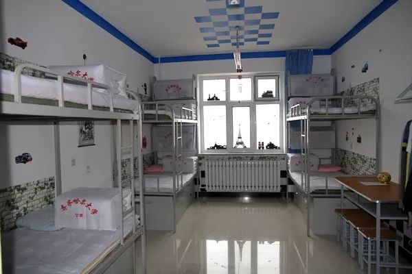 图为齐齐哈尔大学六人学生寝室