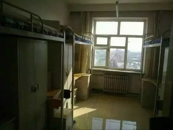 四人间