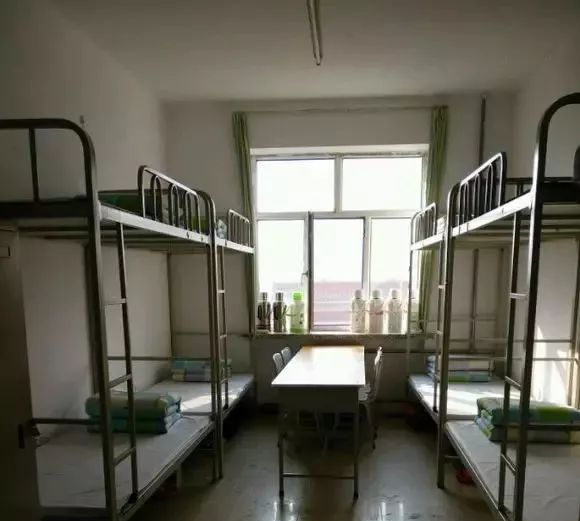 女生8人间