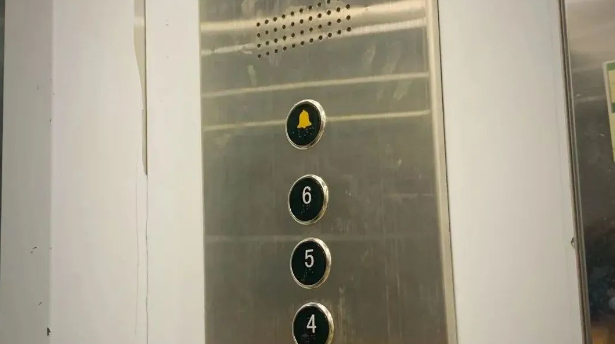 电梯