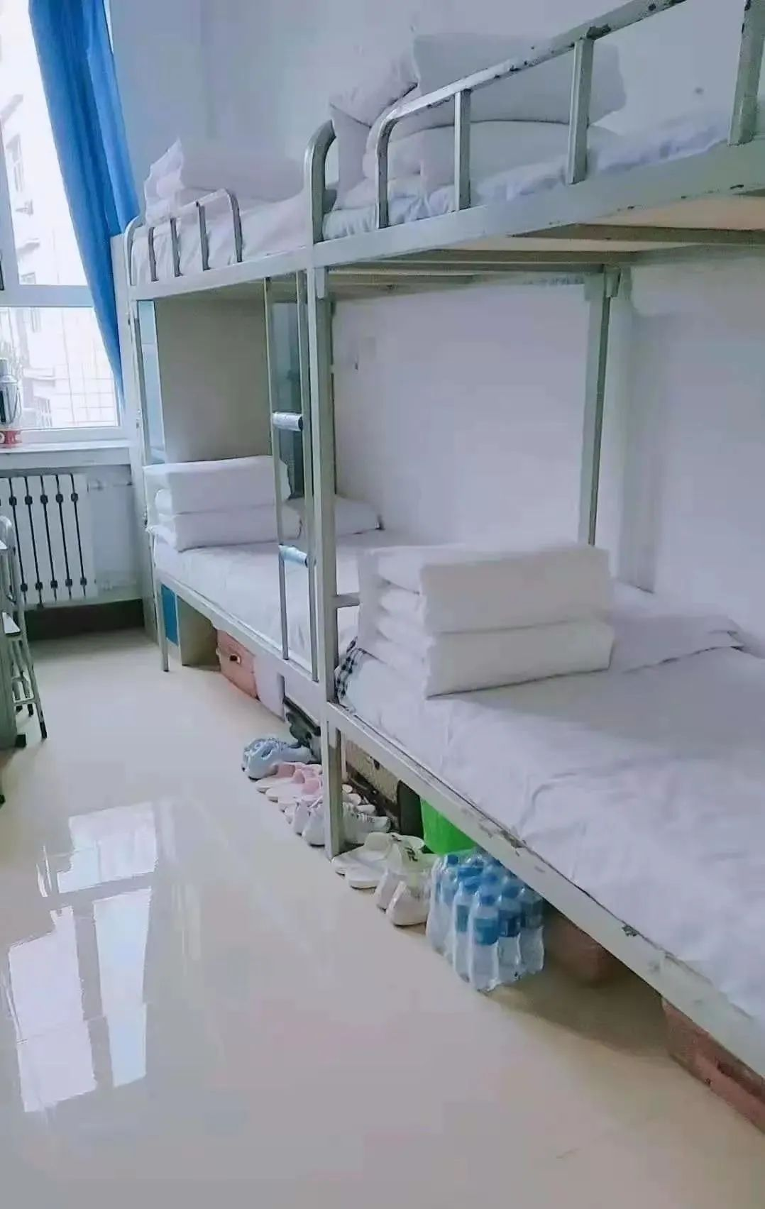 寝室内部