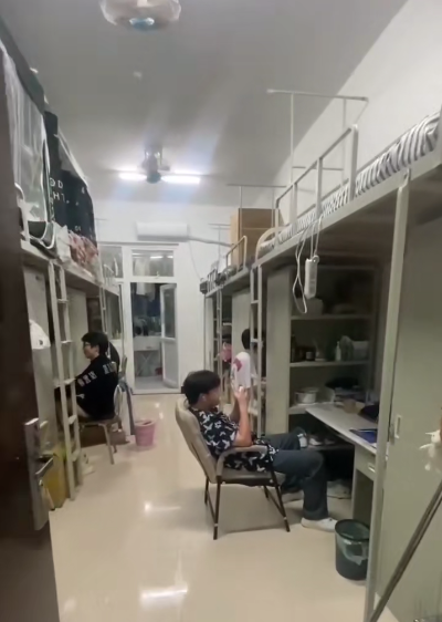 六人间上床下桌