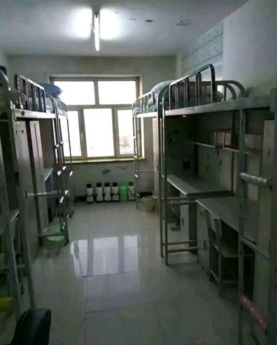 四人间