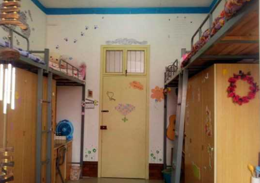 四人间上床下桌