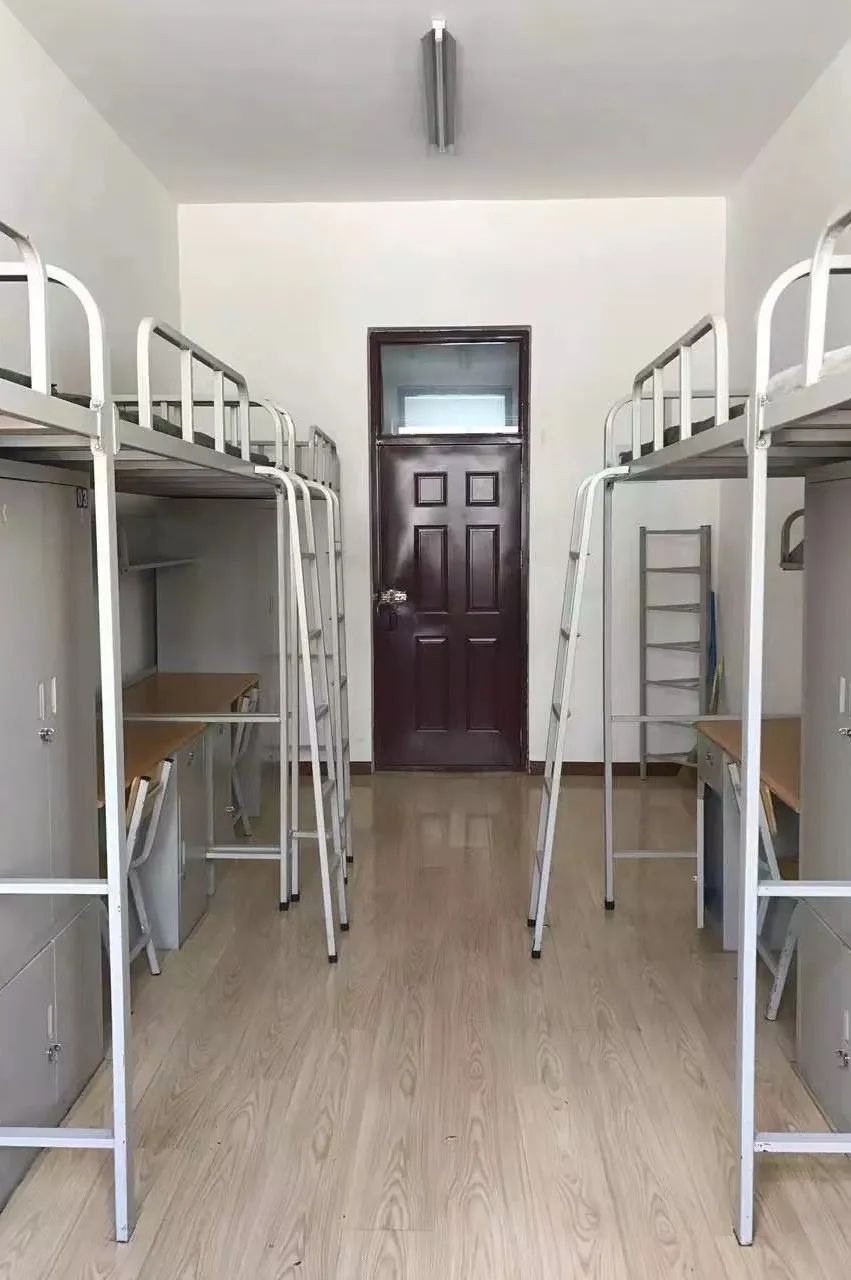 5人间，上床下桌