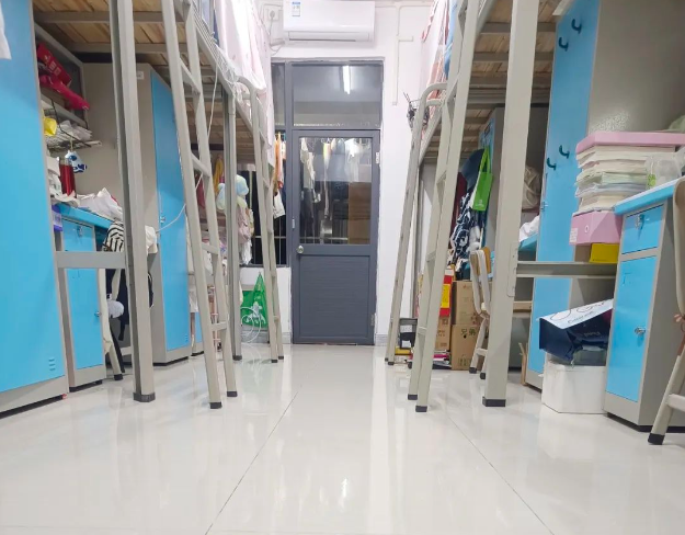 东莞校区六人间宿舍