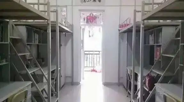 江四人间宿舍