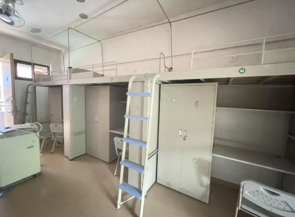 六人间上床下桌
