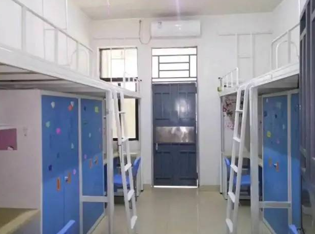 鼎湖校区四人间宿舍