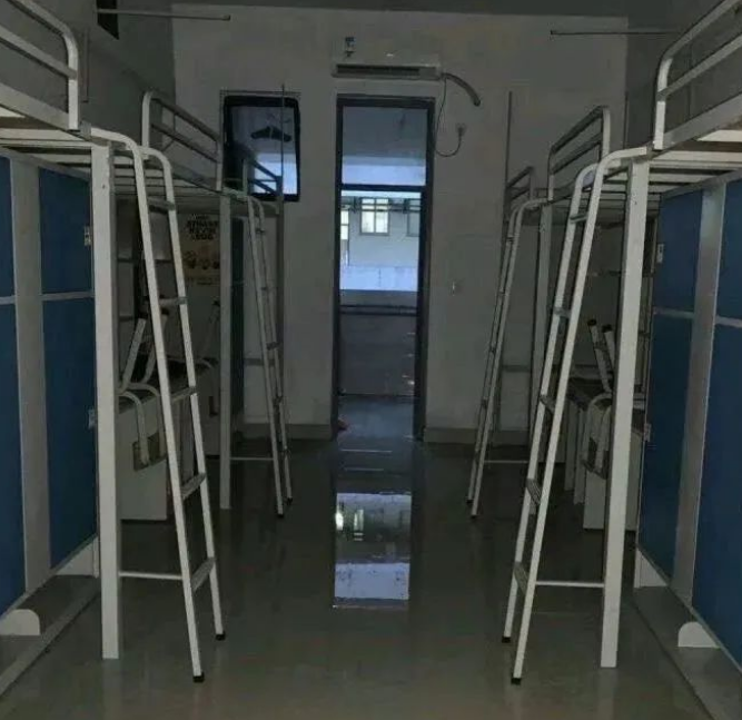 南城校区六人间宿舍
