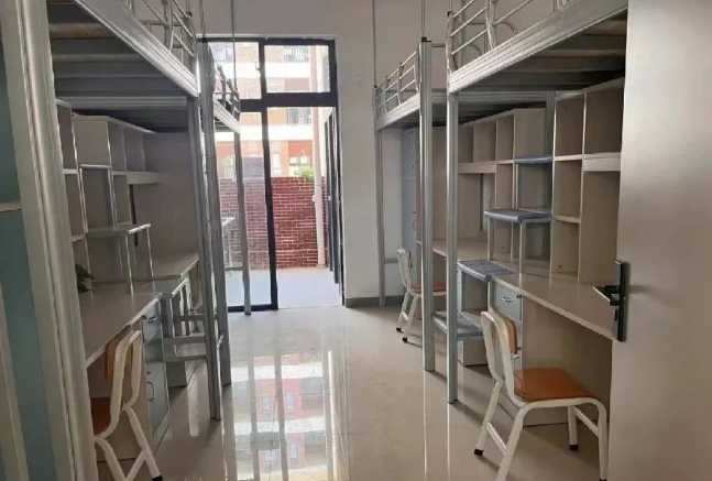 四人间上床下桌