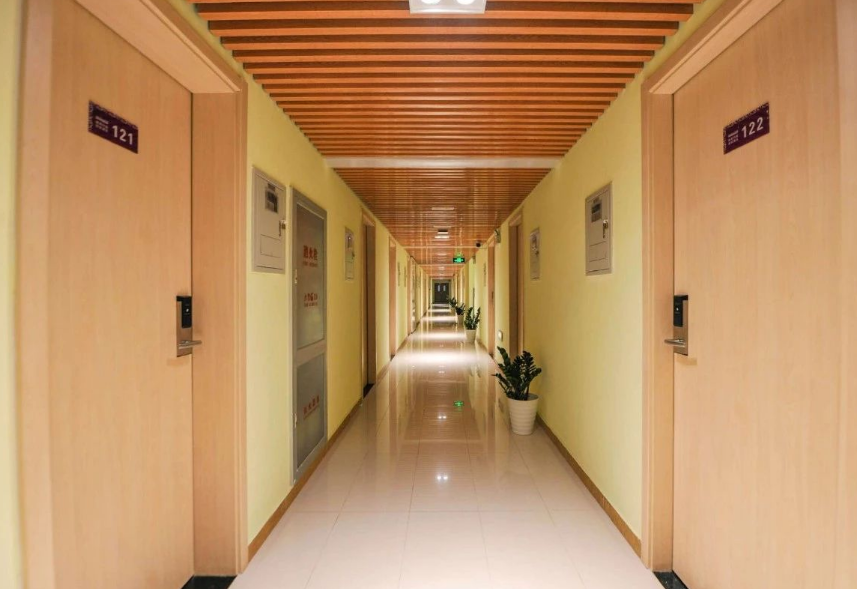 北京工商大学嘉华学院宿舍走廊