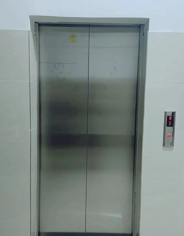 电梯