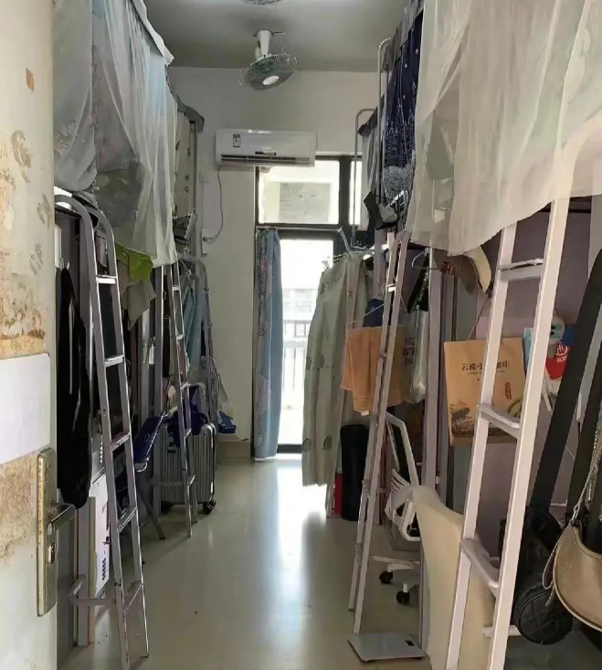六人间宿舍