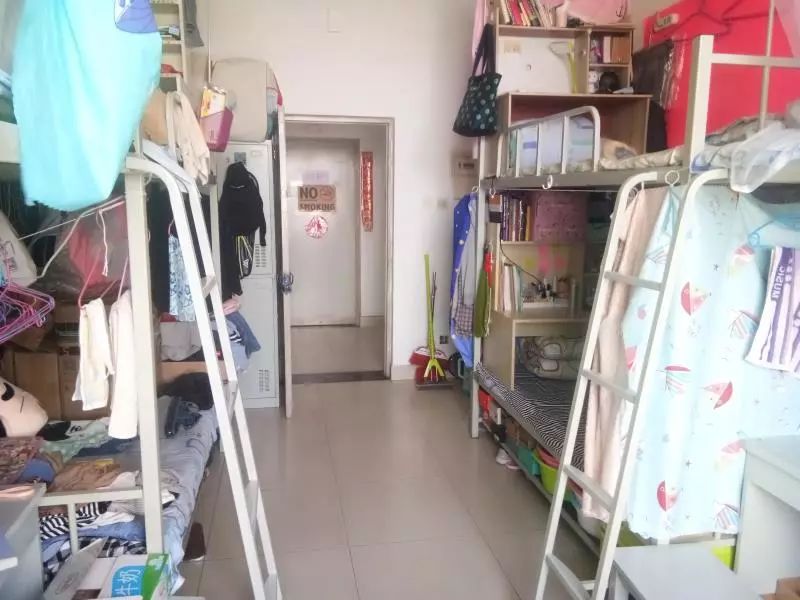 6人间寝室
