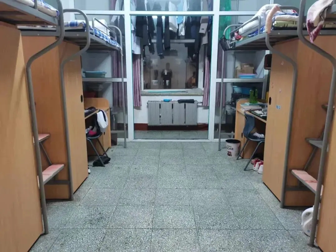 寝室内部图