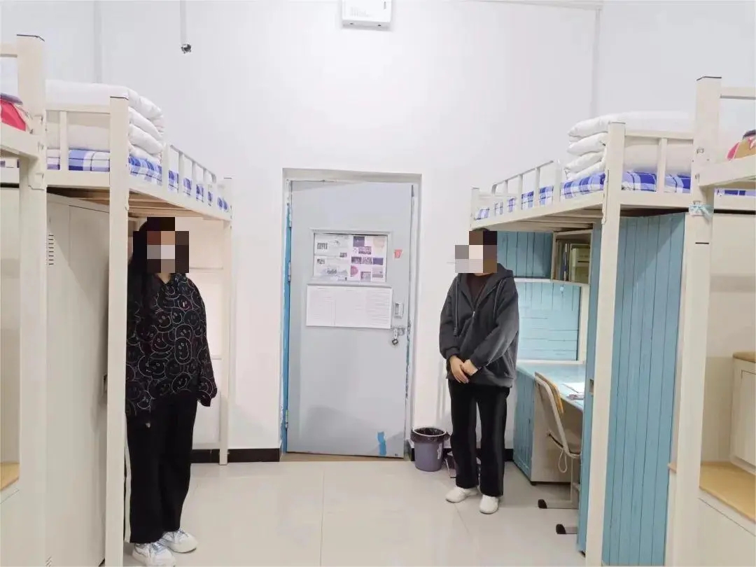 四人间寝室