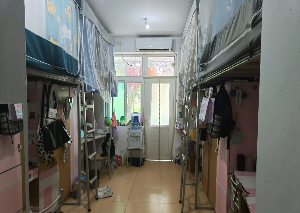 龙泉校区四人间