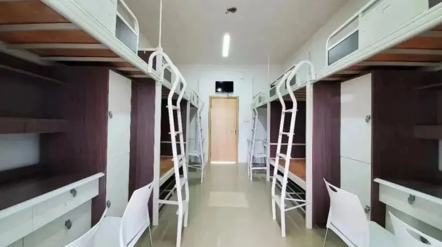 八人间宿舍
