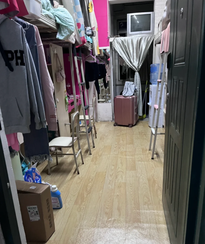 四人间宿舍