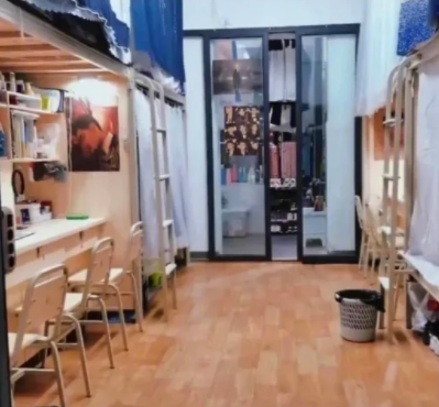 六人间宿舍