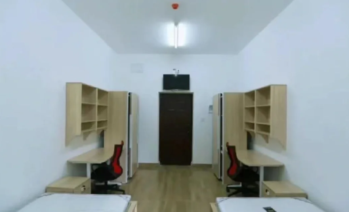 两人间