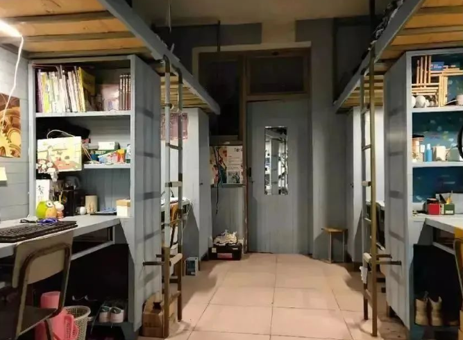 四人间宿舍