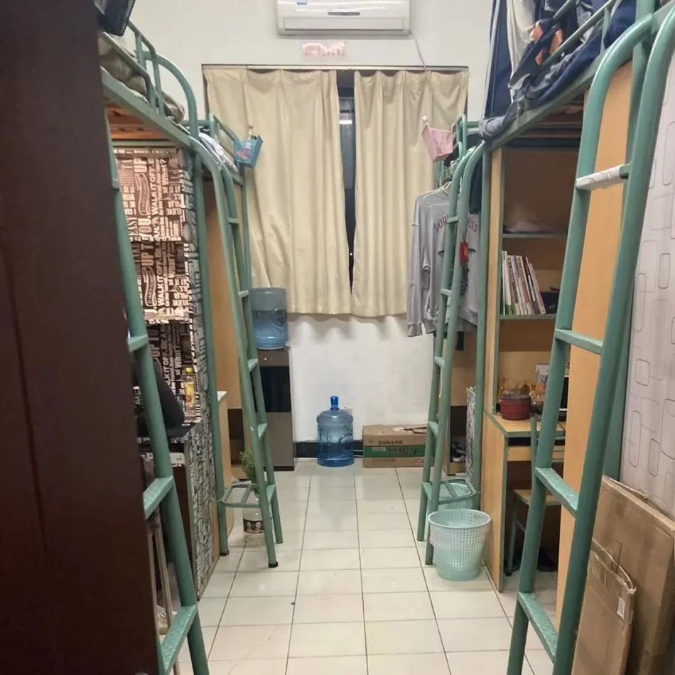 六人间宿舍