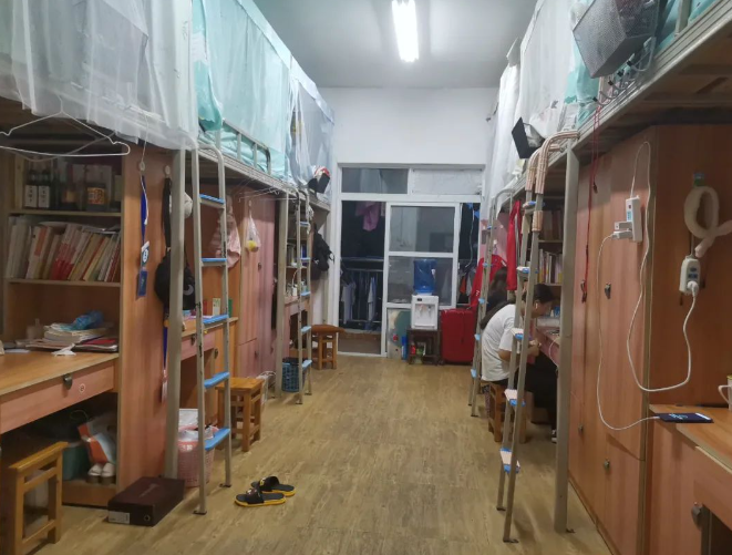 李园六人间