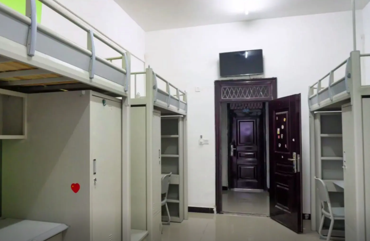 四人间宿舍