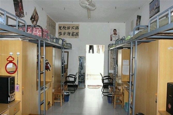 六人间宿舍
