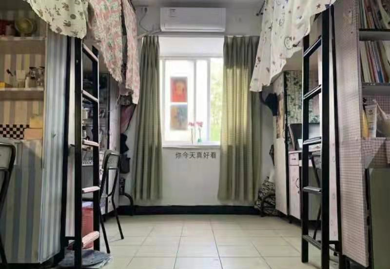 六人间宿舍