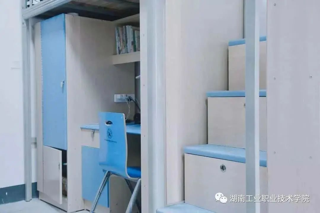 四人间宿舍
