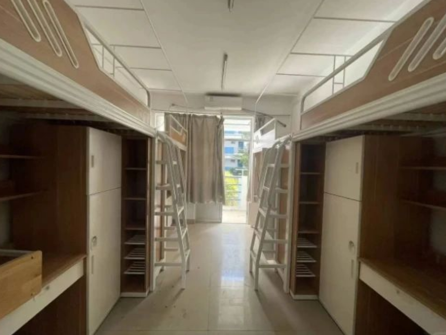 四人间上床下桌