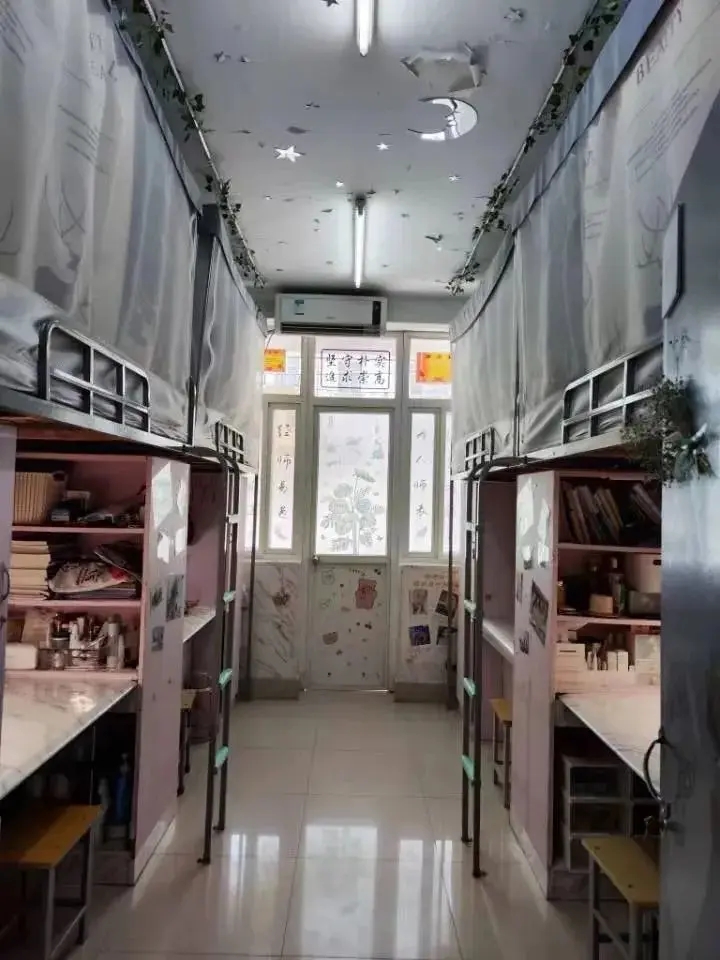 四人间上床下桌