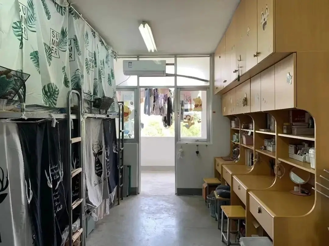 四人间上下铺
