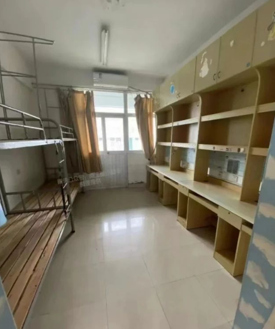 四人间上下铺