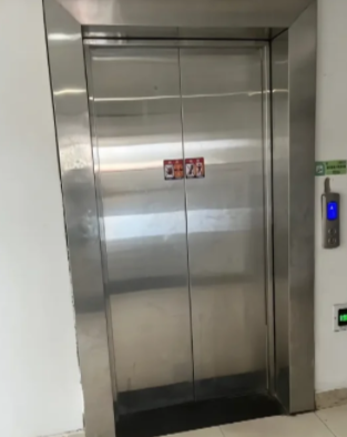 电梯