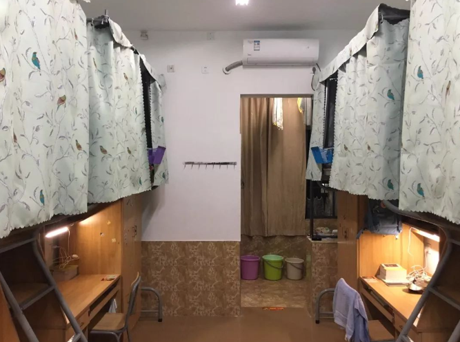 四人间宿舍