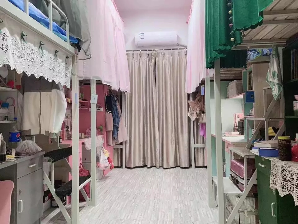 四人间宿舍