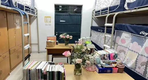 六人间宿舍