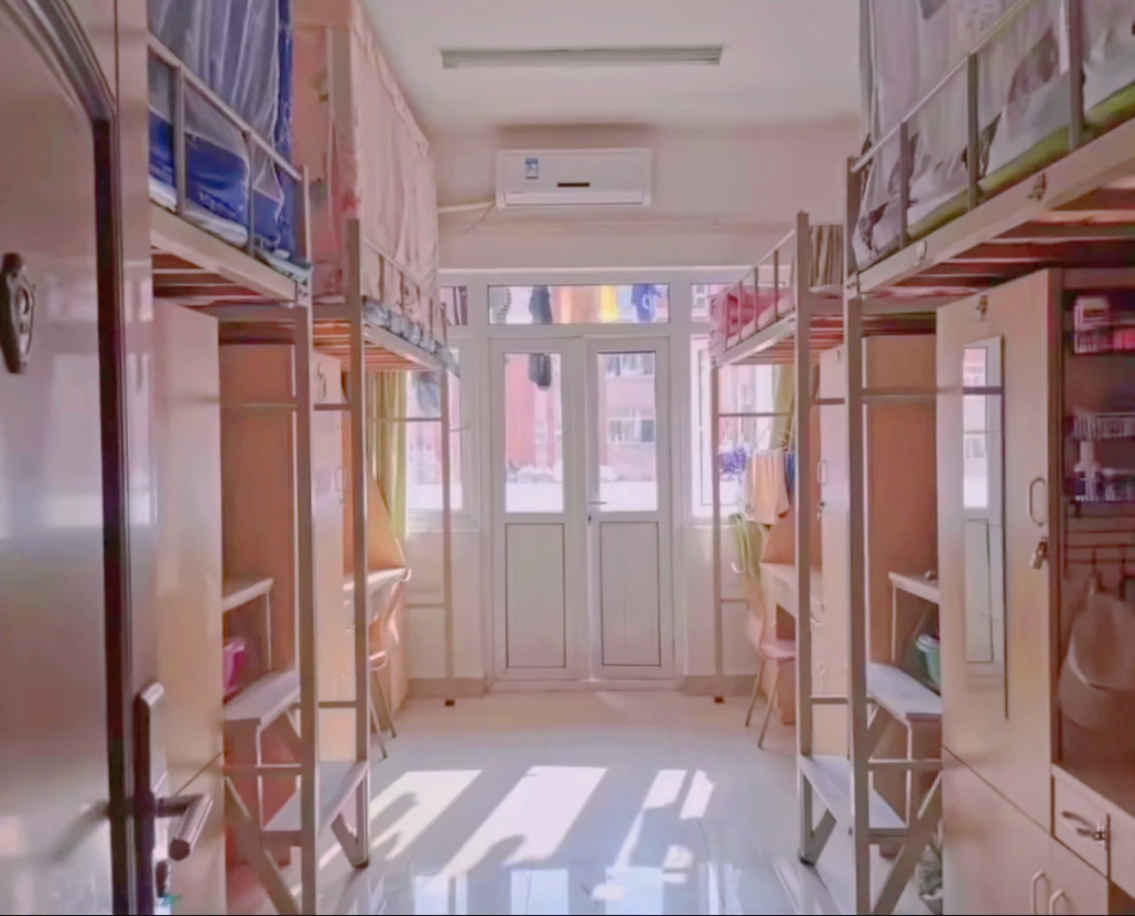 四人间宿舍