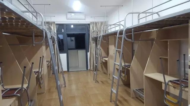 宽阔舒适的六人间